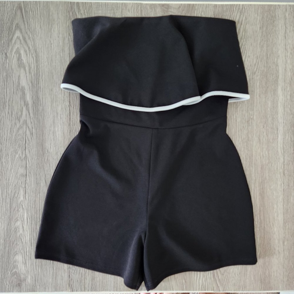 bebe (Stunning) Black and White Romper - Size XS - NWOT